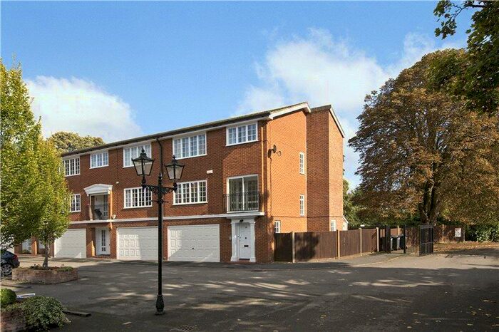 4 Bedroom Semi-Detached House To Rent In Radnor Close, Henley-on-Thames, Oxfordshire, RG9