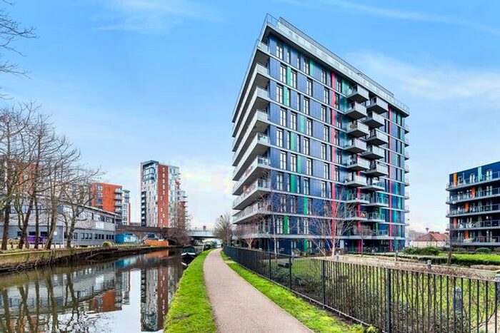2 Bedroom Flat For Sale In Hatton Road, Wembley, HA0