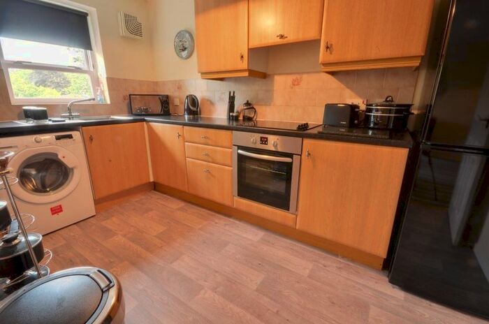 2 Bedroom Flat To Rent In Northgate Lodge, Pontefract, WF8