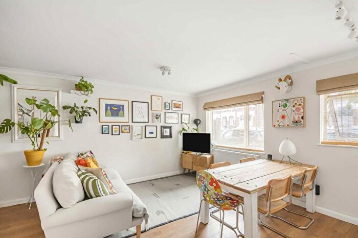 1 Bedroom Flat For Sale In Mayford Road, Balham, SW12
