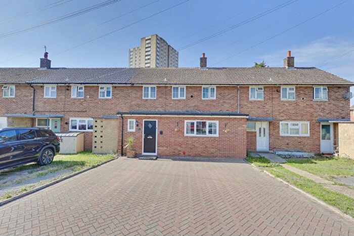 3 Bedroom Terraced House For Sale In Foxcott Close, Weston, SO19