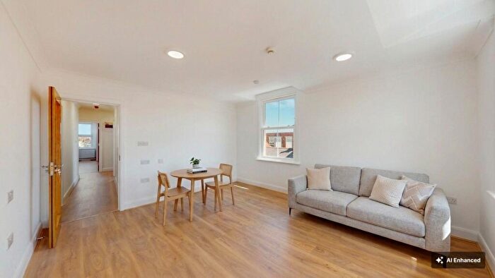 3 Bedroom Flat To Rent In High Road, London, NW10