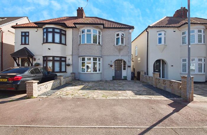 3 Bedroom Semi-Detached House For Sale In Lincoln Avenue, Romford, RM7