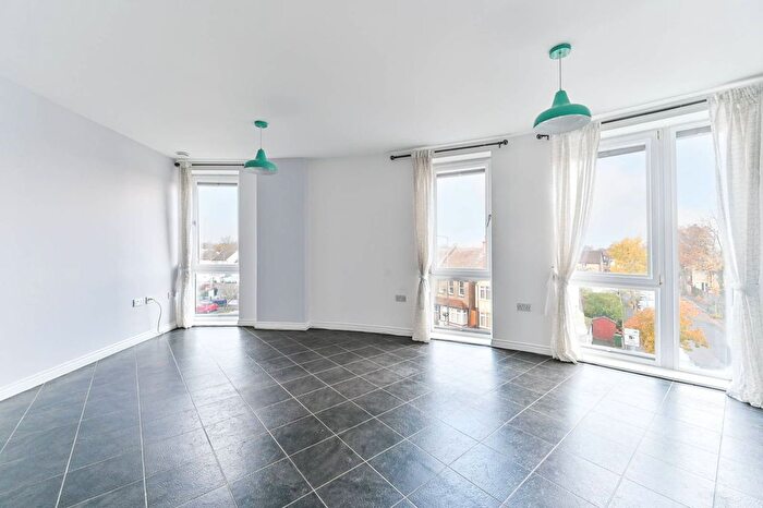 2 Bedroom Flat To Rent In London Road, Hackbridge, Wallington, SM6