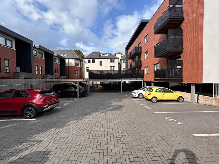 2 Bedroom Flat For Sale In Cathedral Road, Pontcanna, Cardiff, CF11