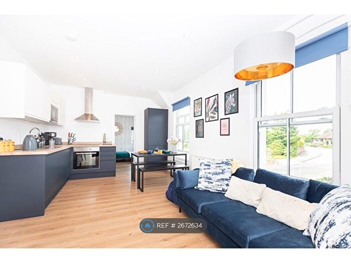 2 Bedroom Flat To Rent In Stanford Road, Lymington, SO41