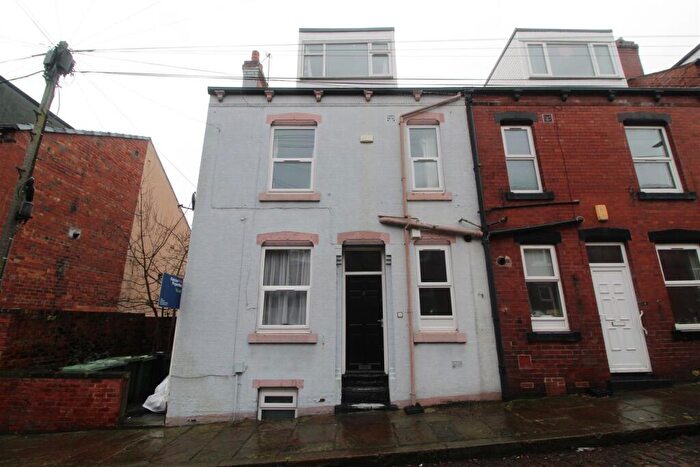 2 Bedroom End Of Terrace House To Rent In Vicarage Street, Leeds, LS5