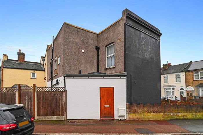 2 Bedroom Flat For Sale In Dames Road, London, E7