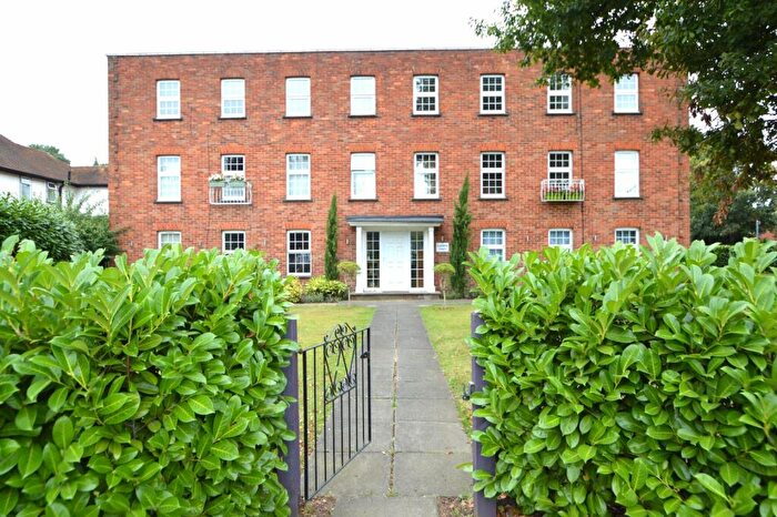 2 Bedroom Garage / Parking To Rent In Turner Road, Langley, Berkshire, SL3