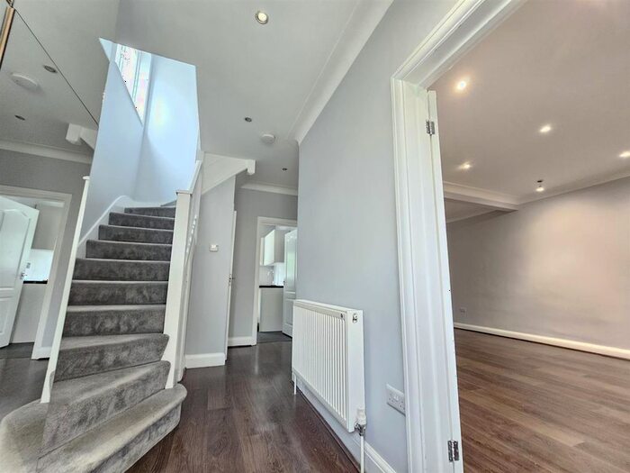 3 Bedroom Semi-Detached House To Rent In Park View Gardens, London, NW4