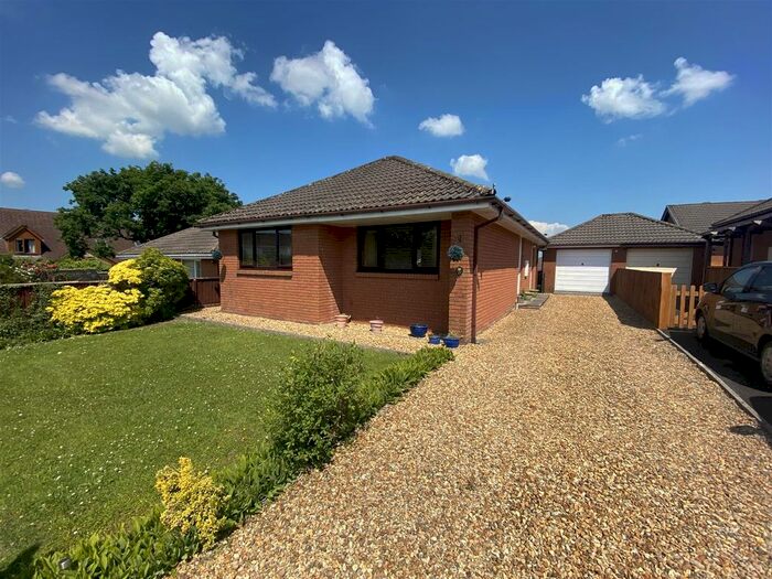 3 Bedroom Detached Bungalow To Rent In Caeffynnon Road, Llandybie, Ammanford, SA18