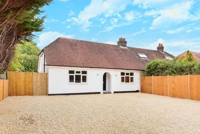 2 Bedroom Bungalow To Rent In Yarnton, Oxfordshire, OX5