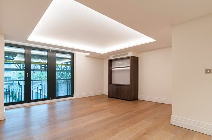2 Bedroom Flat To Rent In Kensington Gardens Square, London, W2