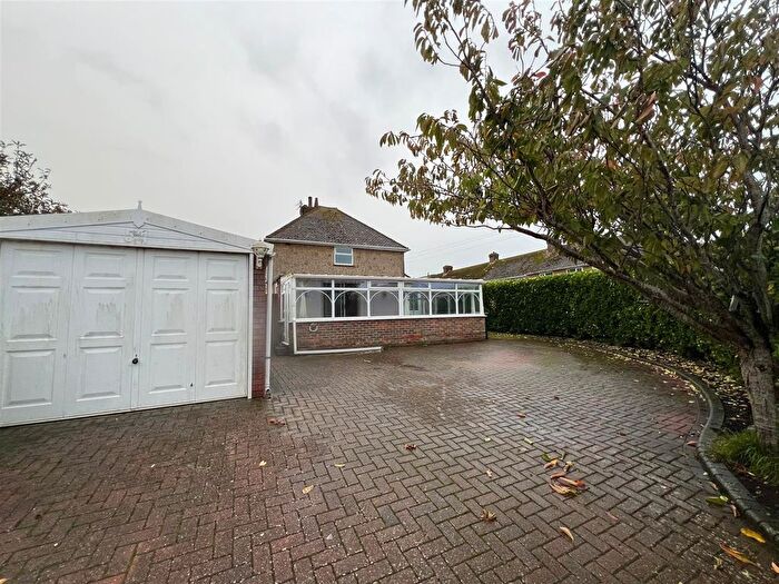 2 Bedroom Property To Rent In Friars Avenue, Peacehaven, BN10