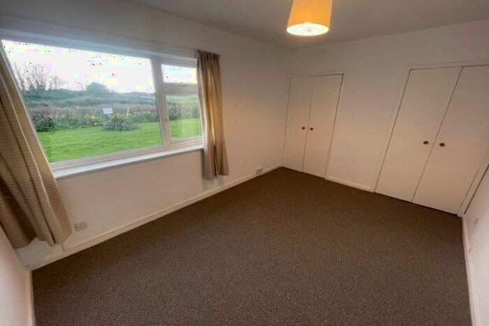 2 Bedroom Flat To Rent In Deganwy Beach, Aberconwy, LL31