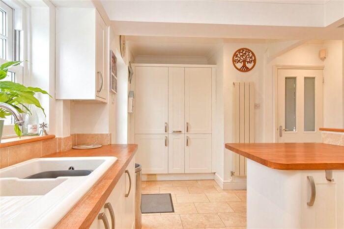 3 Bedroom Detached Bungalow For Sale In Ashford Road, Faversham, Kent, ME13