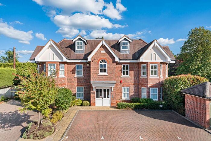2 Bedroom Apartment For Sale In Tilt Road, Cobham, KT11