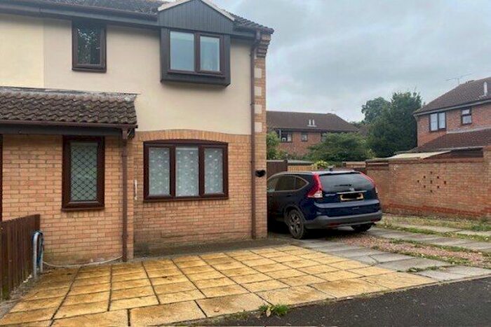 2 Bedroom Property To Rent In Bircham Road, Taunton, TA2