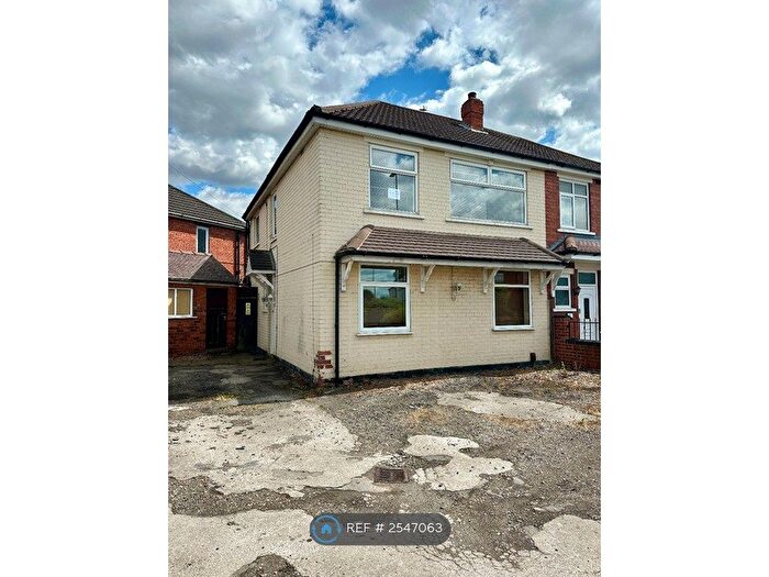 3 Bedroom Semi-Detached House To Rent In Cottage Beck Road, Scunthorpe, DN16