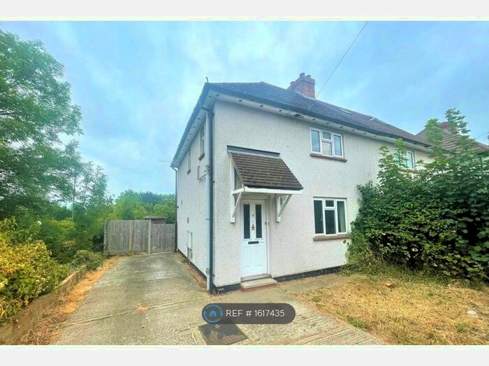 3 Bedroom Semi-Detached House To Rent In Benbrick Road, Guildford, GU2