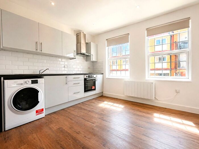 Studio To Rent In Hanworth Road, Hounslow, TW3