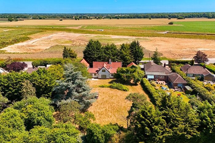 4 Bedroom Detached House For Sale In Ipswich Road, Long Stratton, Norwich, NR15