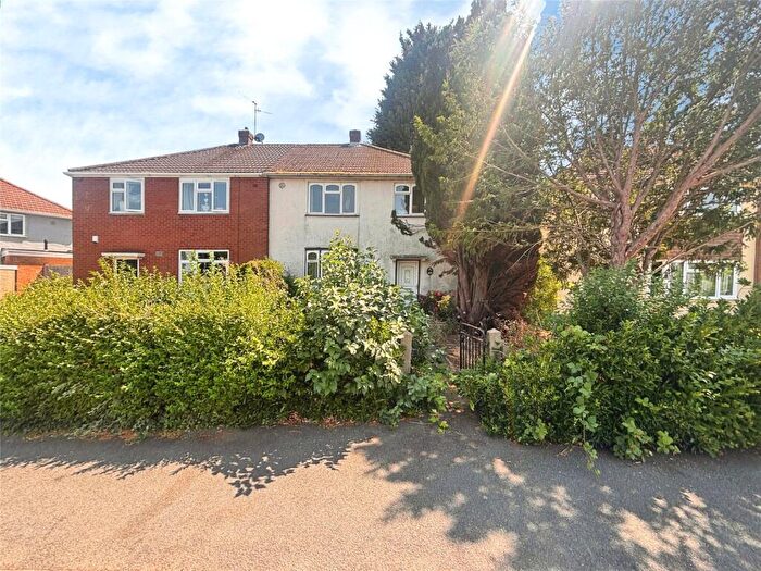 3 Bedroom Semi-Detached House For Sale In Hampton Road, Warwick, Warwickshire, CV34
