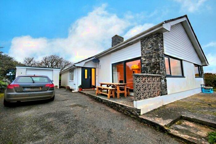 3 Bedroom Property To Rent In Ledra Close, Helston, TR12