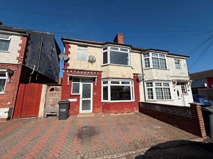 3 Bedroom Semi-Detached House For Sale In Ascot Road, Luton, LU3