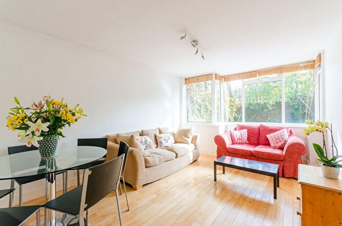 4 Bedroom Property To Rent In Meadow Road, Stockwell, London, SW8