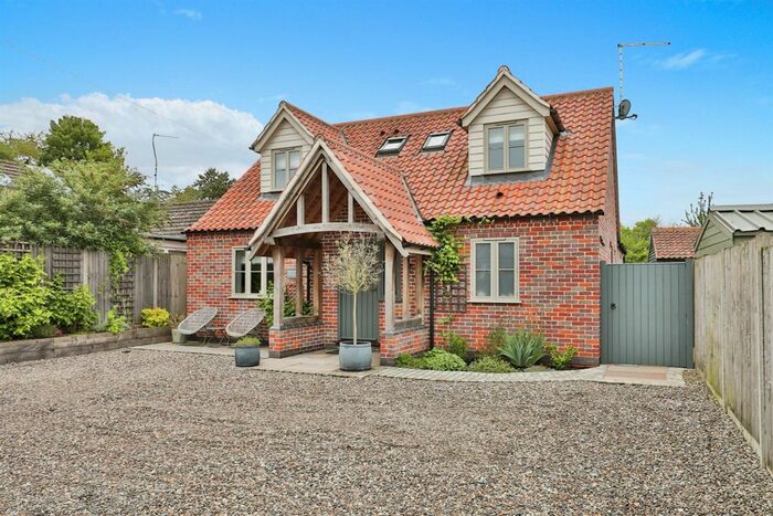 3 Bedroom Chalet For Sale In Malthouse Lane, Guist, Dereham, NR20