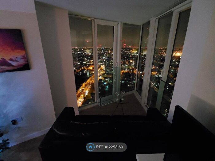 2 Bedroom Flat To Rent In Pinnacle Apartments, Croydon, CR0