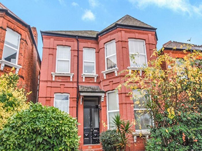 4 Bedroom Flat To Rent In Manstone Road, Cricklewood, London, NW2