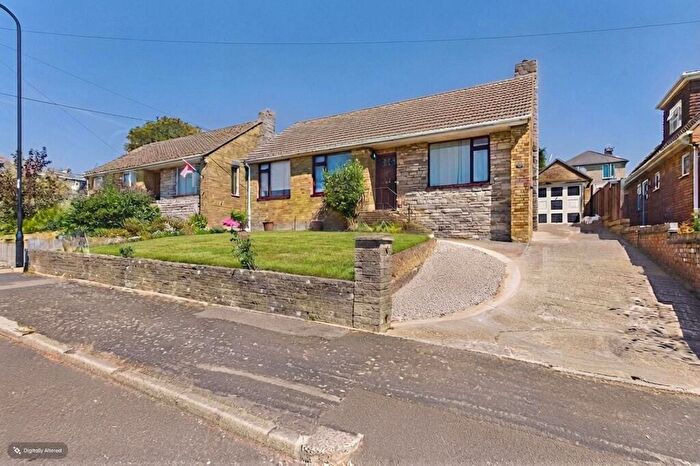 3 Bedroom Detached Bungalow For Sale In Solent Avenue, Southampton, SO19