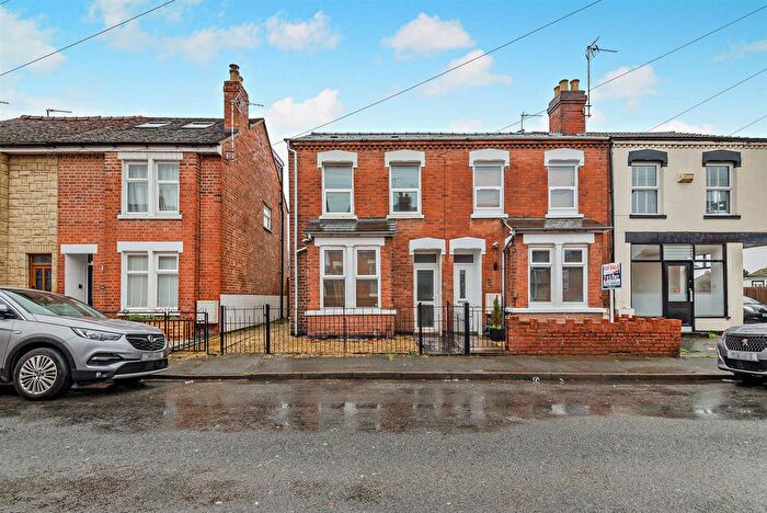 3 Bedroom End Terrace House For Sale In Armscroft Road, Gloucester, GL2