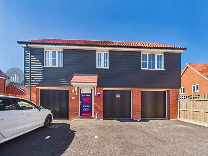 2 Bedroom Coach House For Sale In Prigmore Drive, Bury St Edmunds, IP32