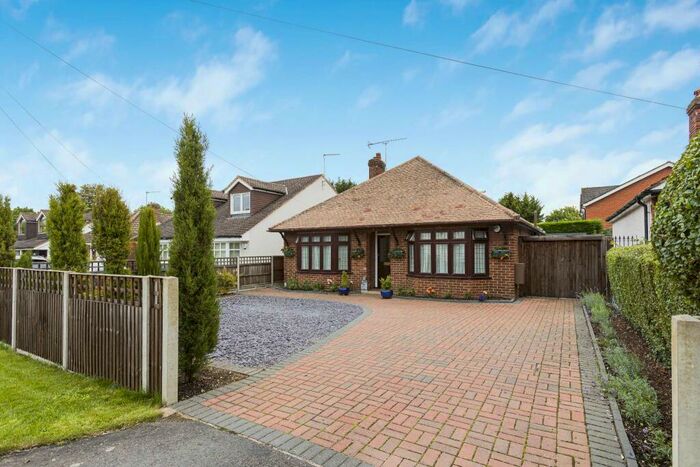 2 Bedroom Detached Bungalow To Rent In Holloways Lane, Welham Green, AL9