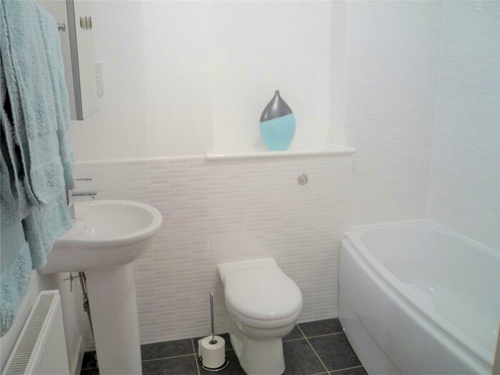 2 Bedroom Apartment To Rent In Salamander Court, Leith, Edinburgh, EH6