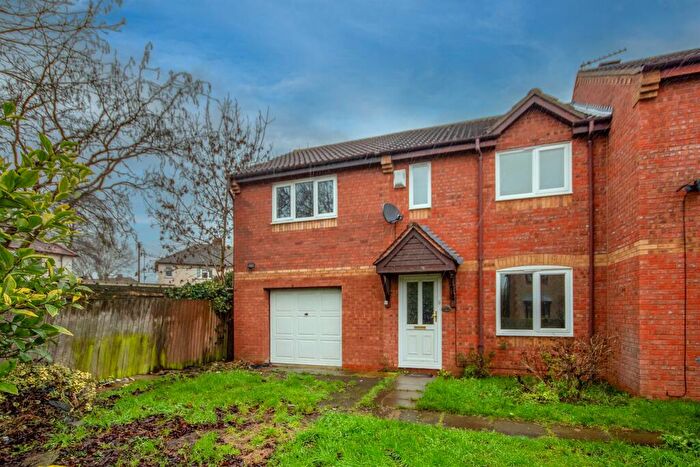 3 Bedroom Semi-Detached House For Sale In Sycamore Close, Kettering, NN16