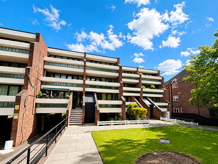 2 Bedroom Flat For Sale In London Lane, Bromley, BR1