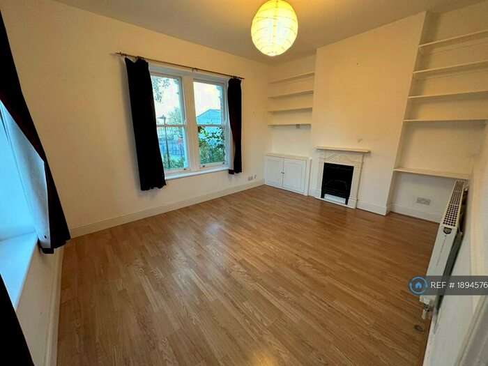 2 Bedroom Flat To Rent In Earlsmead Road, London, N15