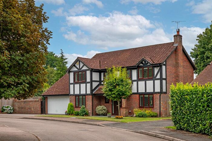 4 Bedroom Detached House For Sale In Winterpit Close, Mannings Heath, Horsham, RH13