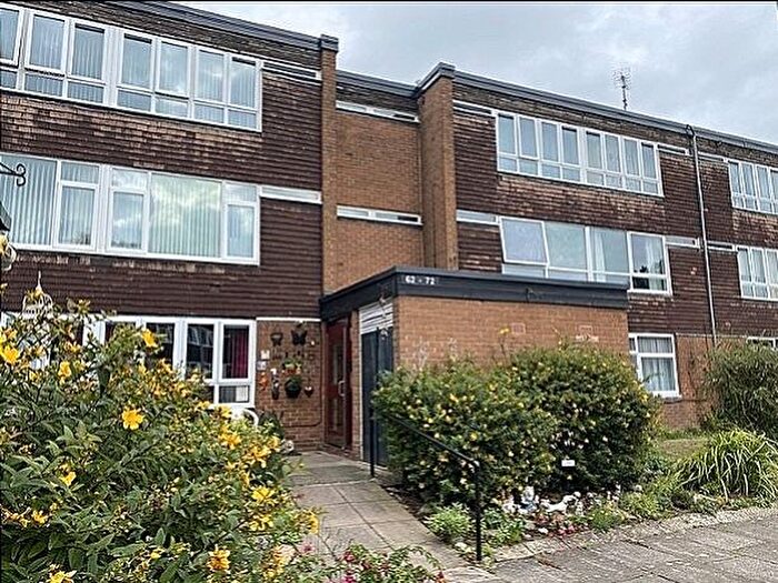 2 Bedroom Flat To Rent In Limehurst Avenue, Finchfield, Wolverhampton, WV3