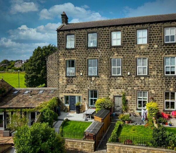 4 Bedroom House To Rent In Low Green, Rawdon, Leeds, LS19