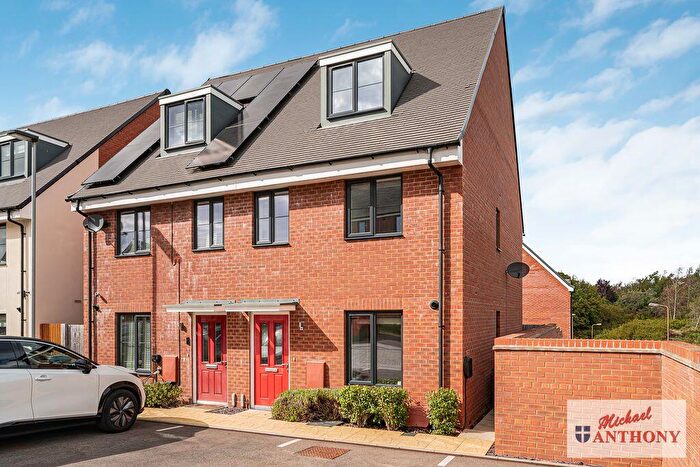 3 Bedroom Semi-Detached House For Sale In Guidford Avenue, Kingsmead, Milton Keynes, MK4