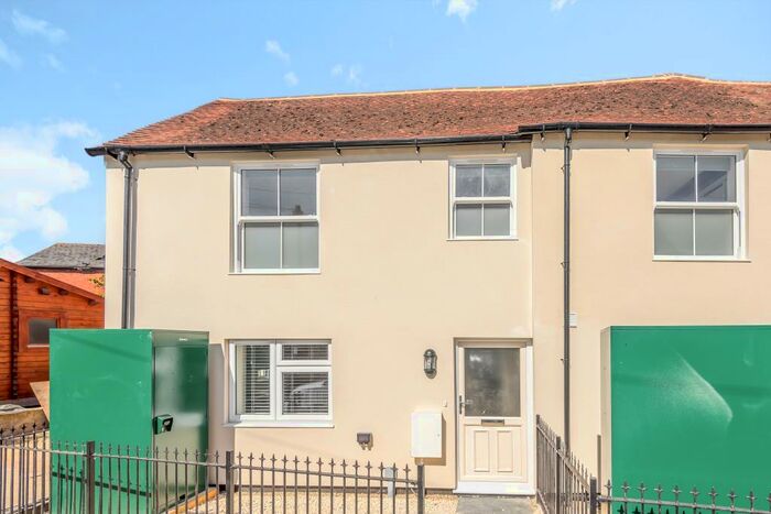 2 Bedroom End Of Terrace House To Rent In Newbury, Berkshire, RG14