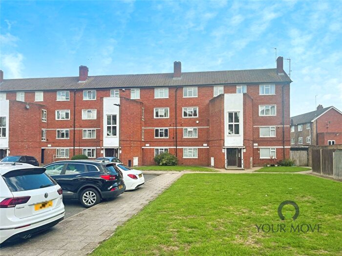 3 Bedroom Flat For Sale In Cobham Close, Bromley, BR2