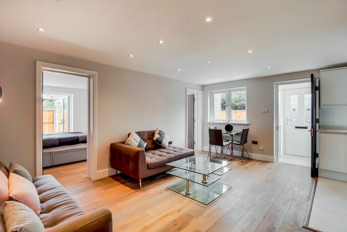 4 Bedroom Semi-Detached House To Rent In Friars Mead, Isle Of Dogs, London, E14