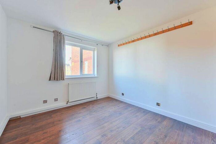 2 Bedroom Flat To Rent In John Silkin Lane, Deptford, London, SE8