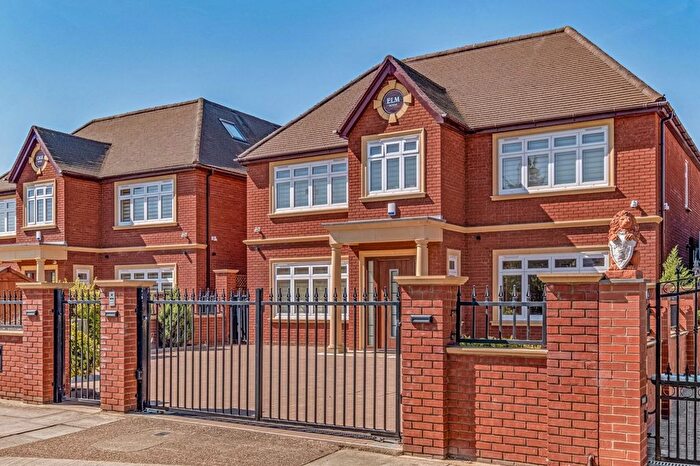 7 Bedroom Detached House To Rent In Blakes Avenue, New Malden, Surrey, KT3
